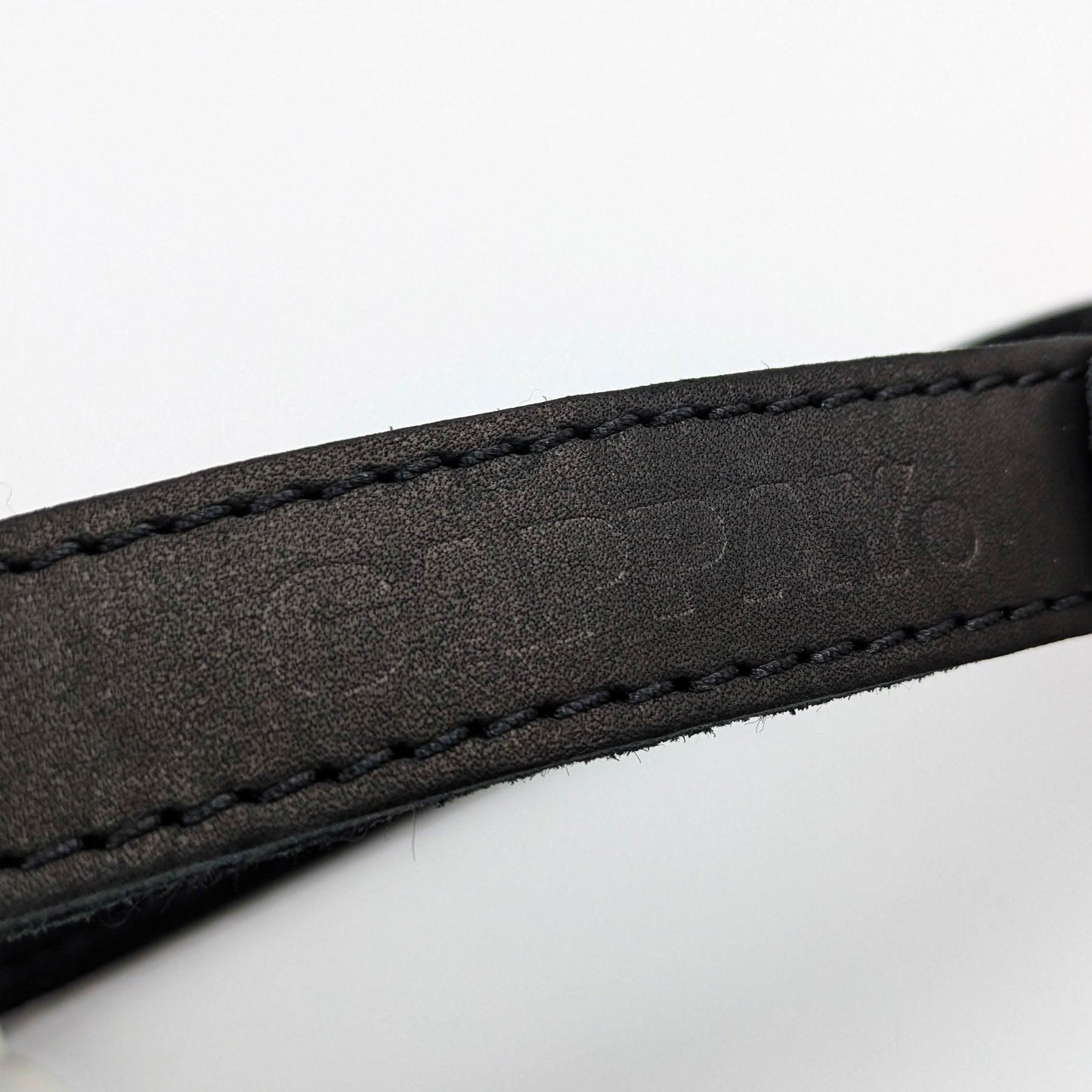 Gappay Leather Collar – Soft leather, stainless steel buckle, adjustable fit for comfort, control, and stylish everyday wear.