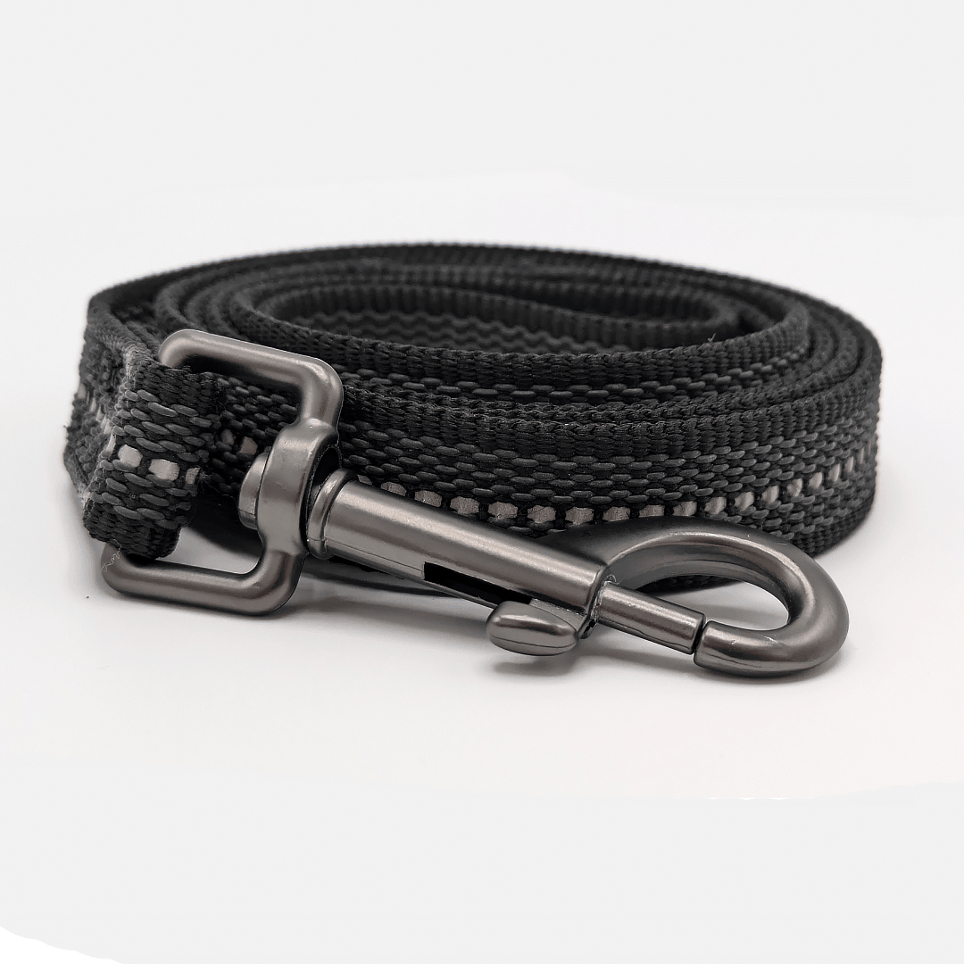 Reflective Rubberised Grip Lead – High-visibility, non-slip grip lead with reflective stitching and heavy-duty carabiner for secure control in all weather.