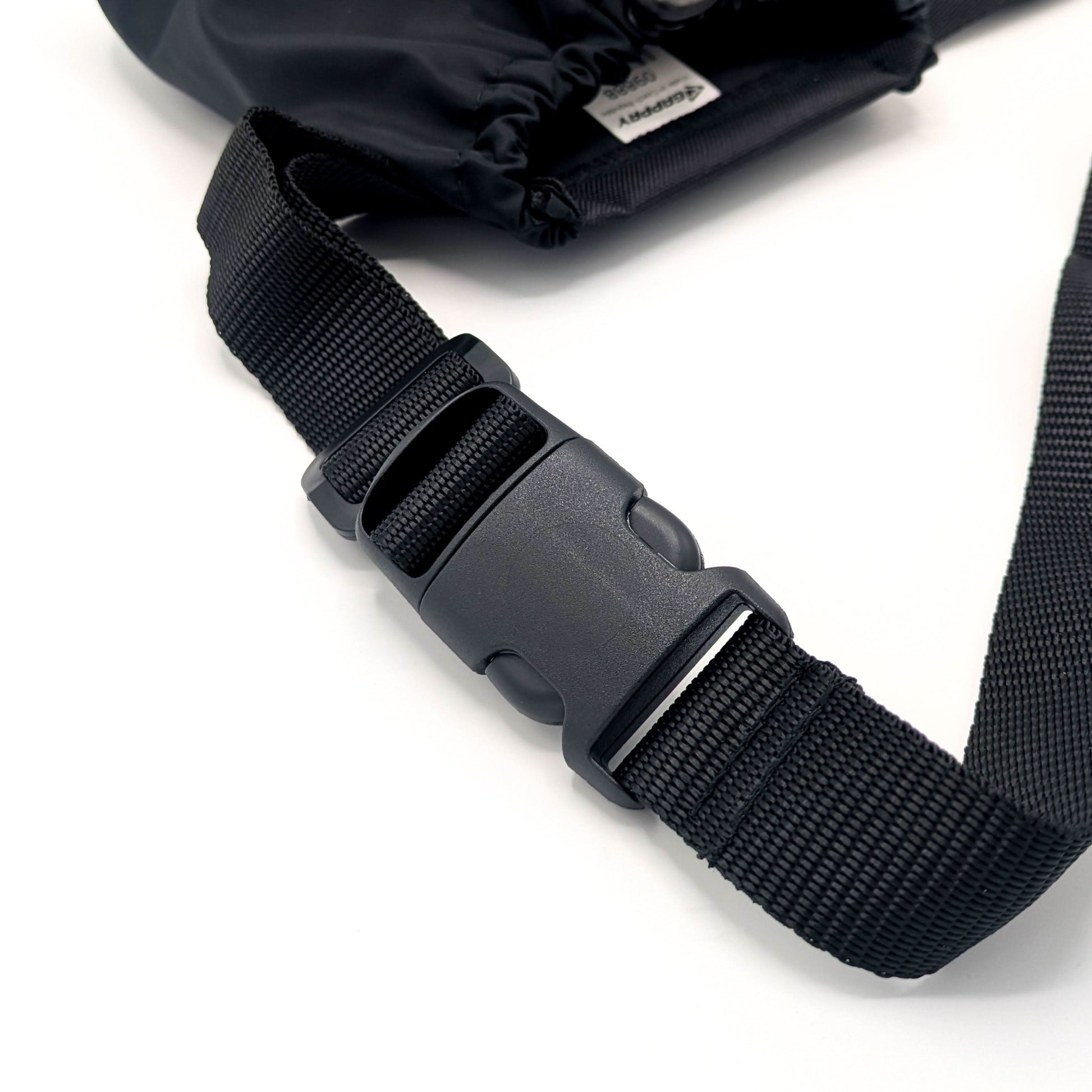 Gappay Shoulder Food Bag – Waterproof, adjustable shoulder bag with drawstring closure for quick access to treats during dog training.