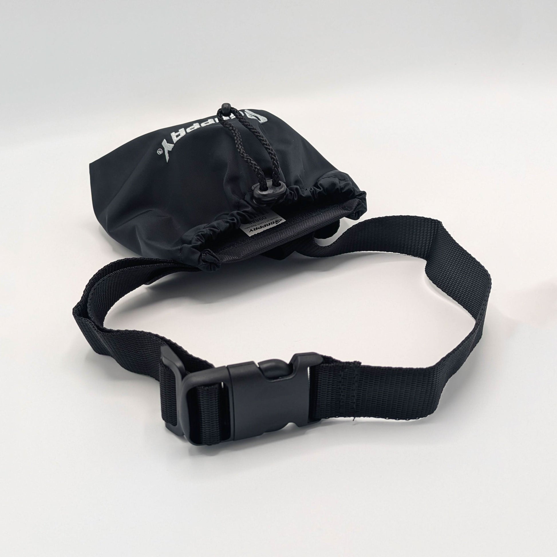 Gappay Shoulder Food Bag – Waterproof, adjustable shoulder bag with drawstring closure for quick access to treats during dog training.