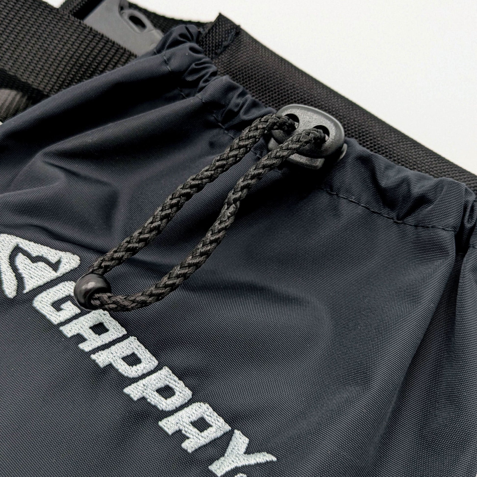 Gappay Shoulder Food Bag – Waterproof, adjustable shoulder bag with drawstring closure for quick access to treats during dog training.