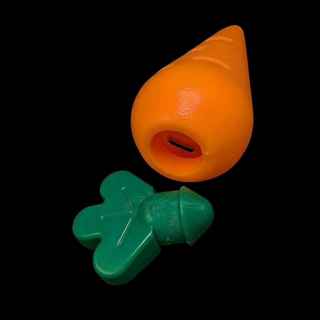 Maks Patch Carrot Toy & Treat Dispenser – Durable, enriching toy for dogs. Perfect for mental stimulation, treat dispensing, and calming fun.