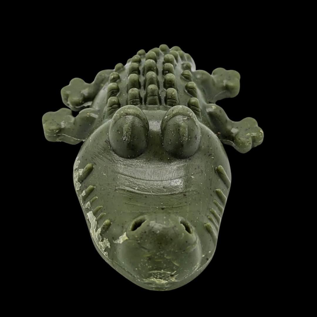 Maks Patch Croc Bites – Plant-based, hypoallergenic dental chews with natural breath fresheners. Grain-free, rawhide-free, and low-fat.