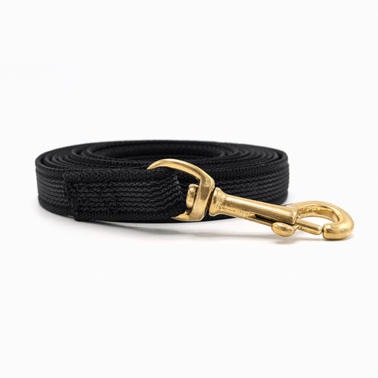 Tough rubberised long line lead for dogs with brass carabiner – secure handling during training, walks, and outdoor use.